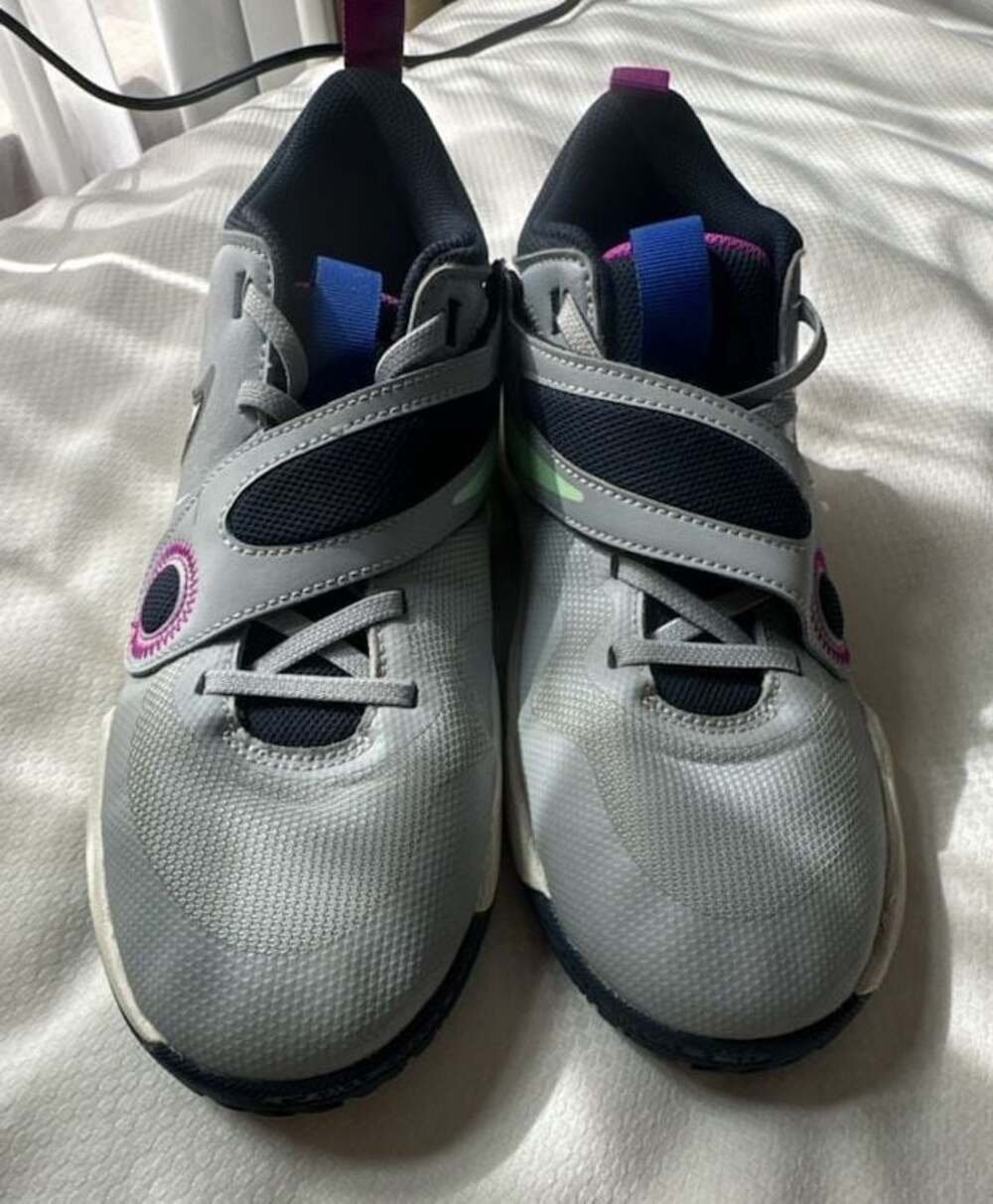 Size 7 Y- Nike Team Hustle D11 SE
